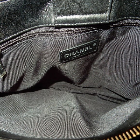 CHANEL Black Leather Matelasse Skin Bag - Picture 10 of 11